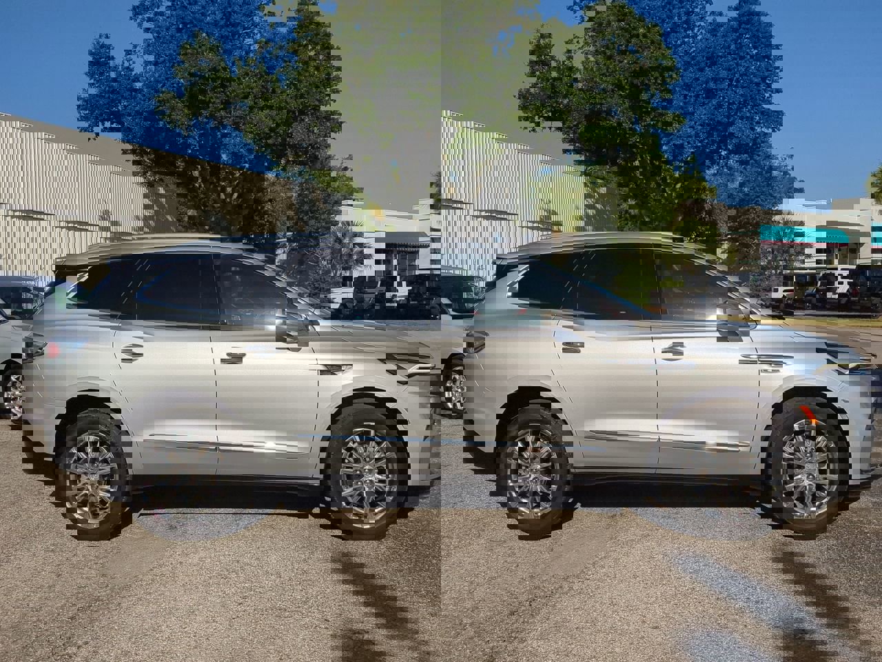 2022 Buick Enclave Essence photo 3
