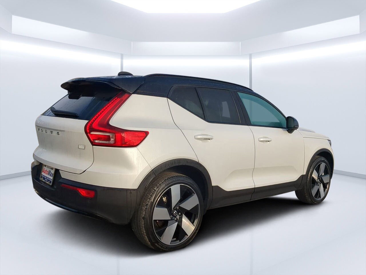 2024 Volvo XC40 Recharge Plus photo 2
