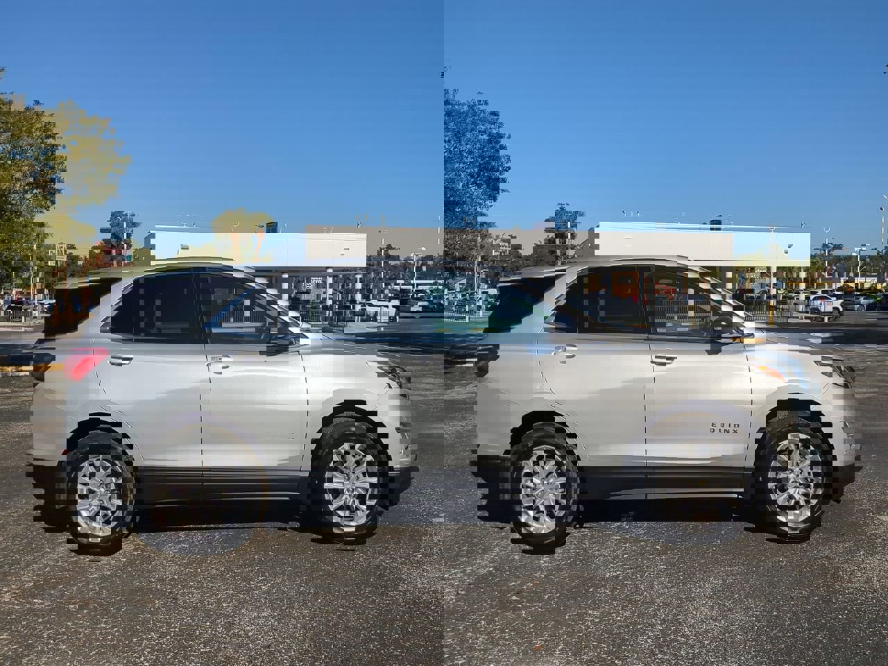 2019 Chevrolet Equinox LT photo 3