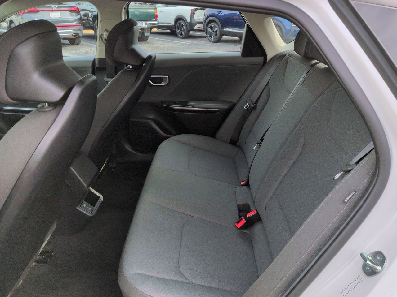 2025 Kia K4 LXS - Photo 12