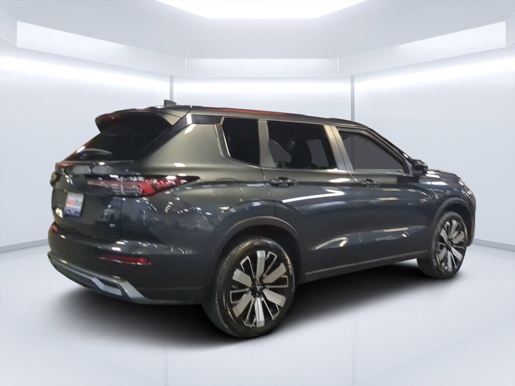 Used 2025 Mitsubishi Outlander SE SUV