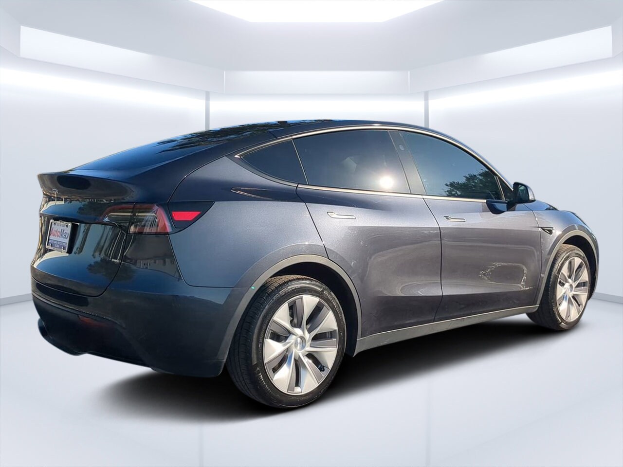 2024 Tesla Model Y Long Range photo 2
