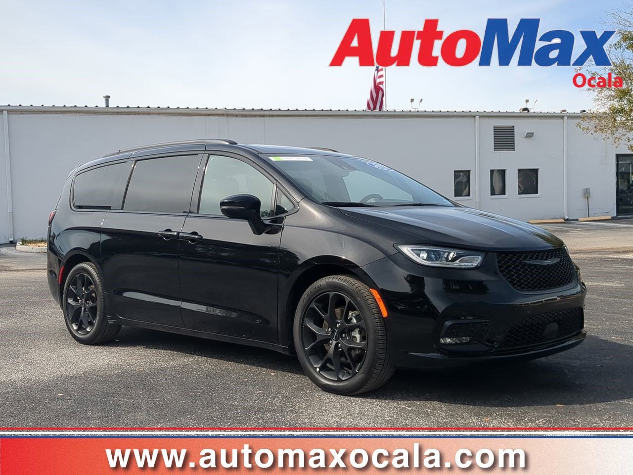 2025 Chrysler Pacifica Limited's photo