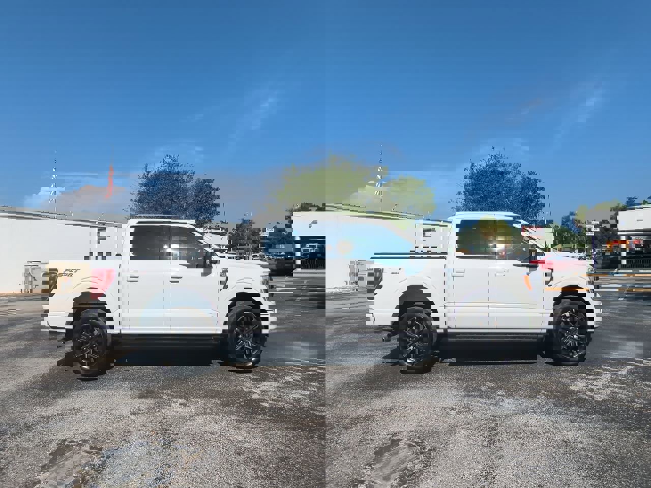 2022 Ford F-150 XLT photo 3
