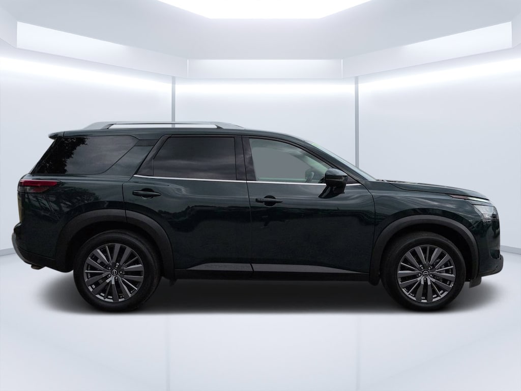 Used 2024 Nissan Pathfinder SL SUV