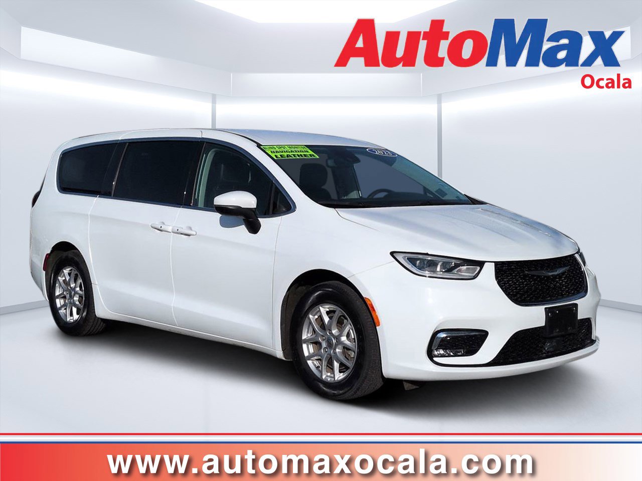 2023 Chrysler Pacifica Touring L's photo