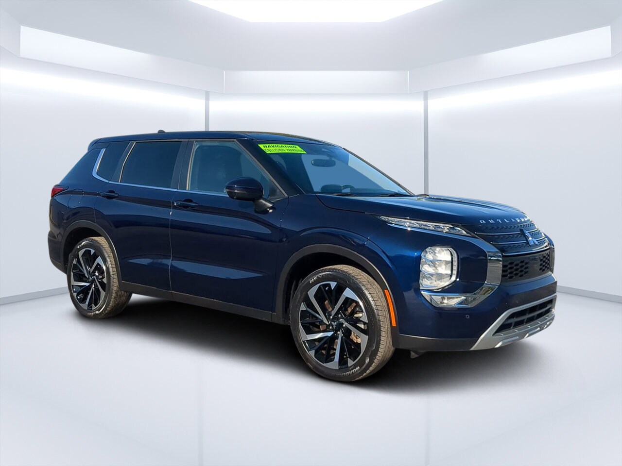 2023 Mitsubishi Outlander SE photo 2