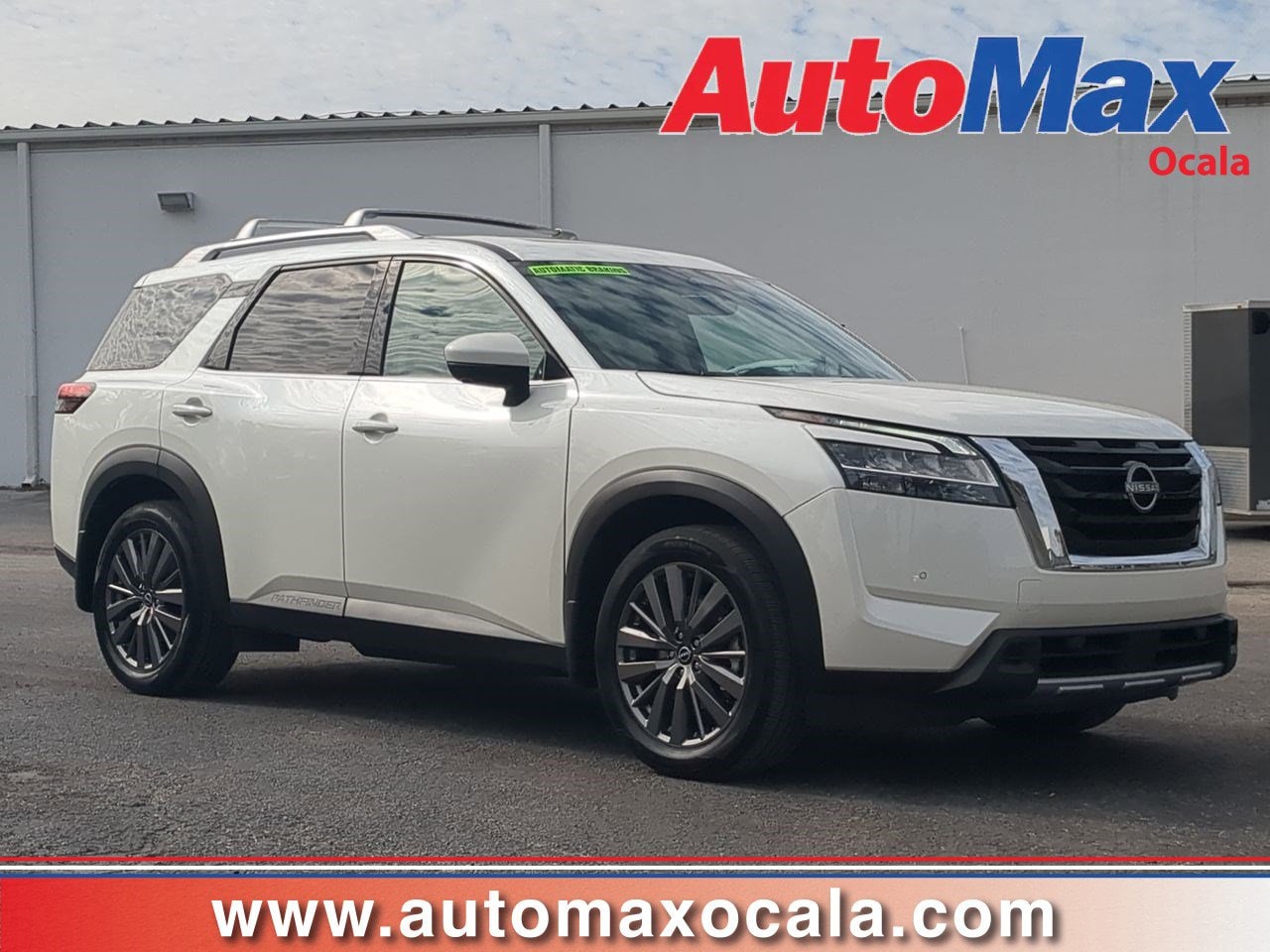 2024 Nissan Pathfinder SL