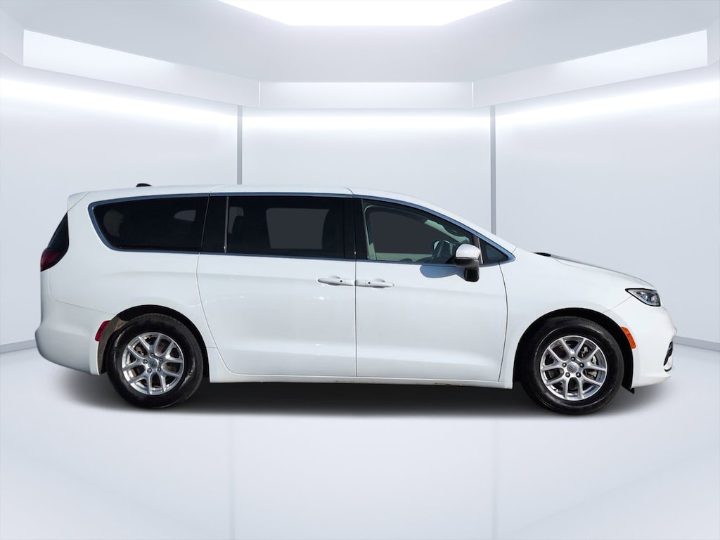 Used 2023 Chrysler Pacifica Touring L Van Passenger Van