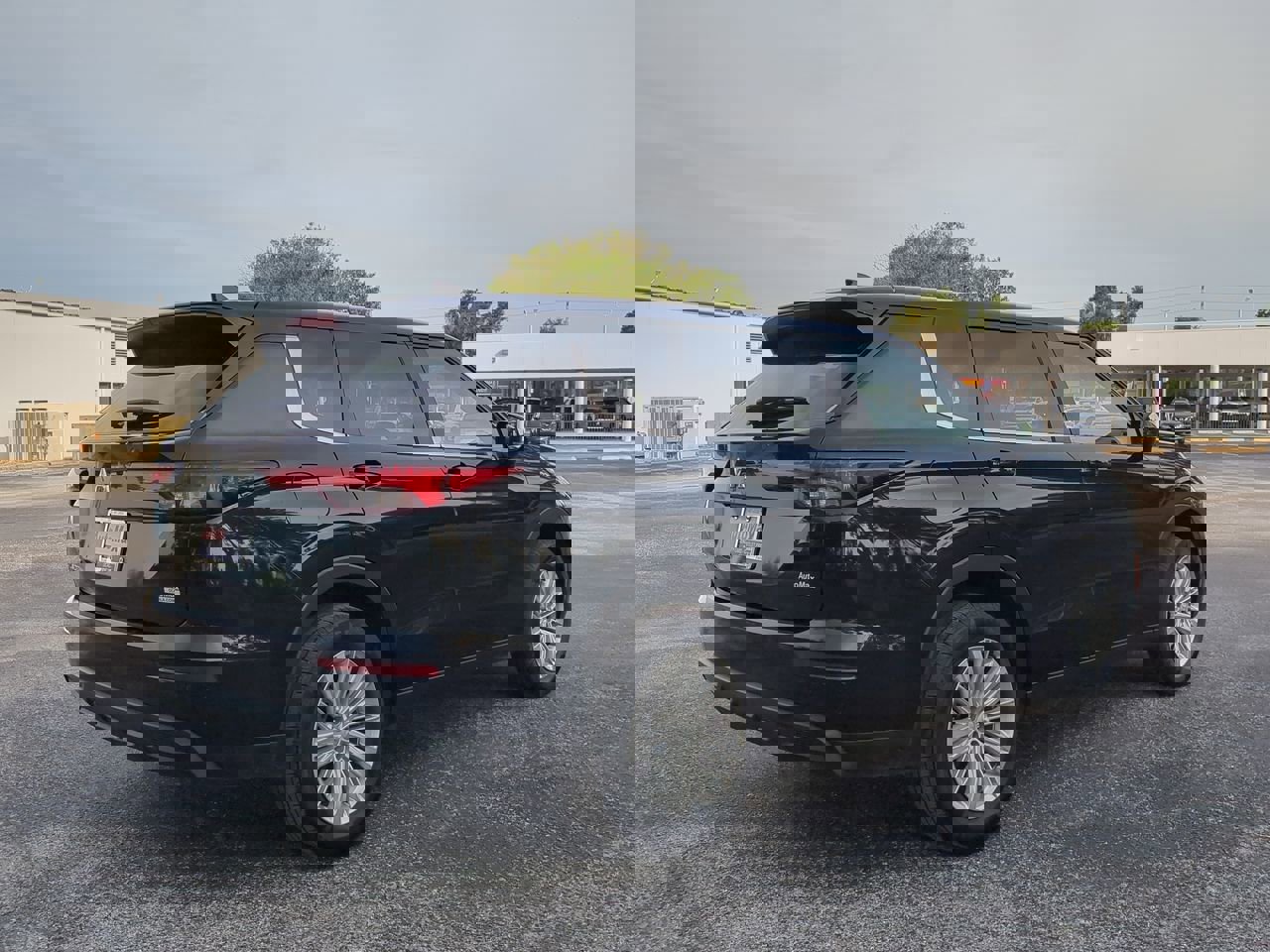 2024 Mitsubishi Outlander ES photo 4