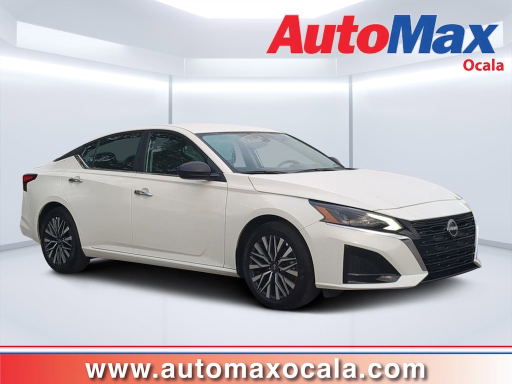 Used 2025 Nissan Altima SV Sedan