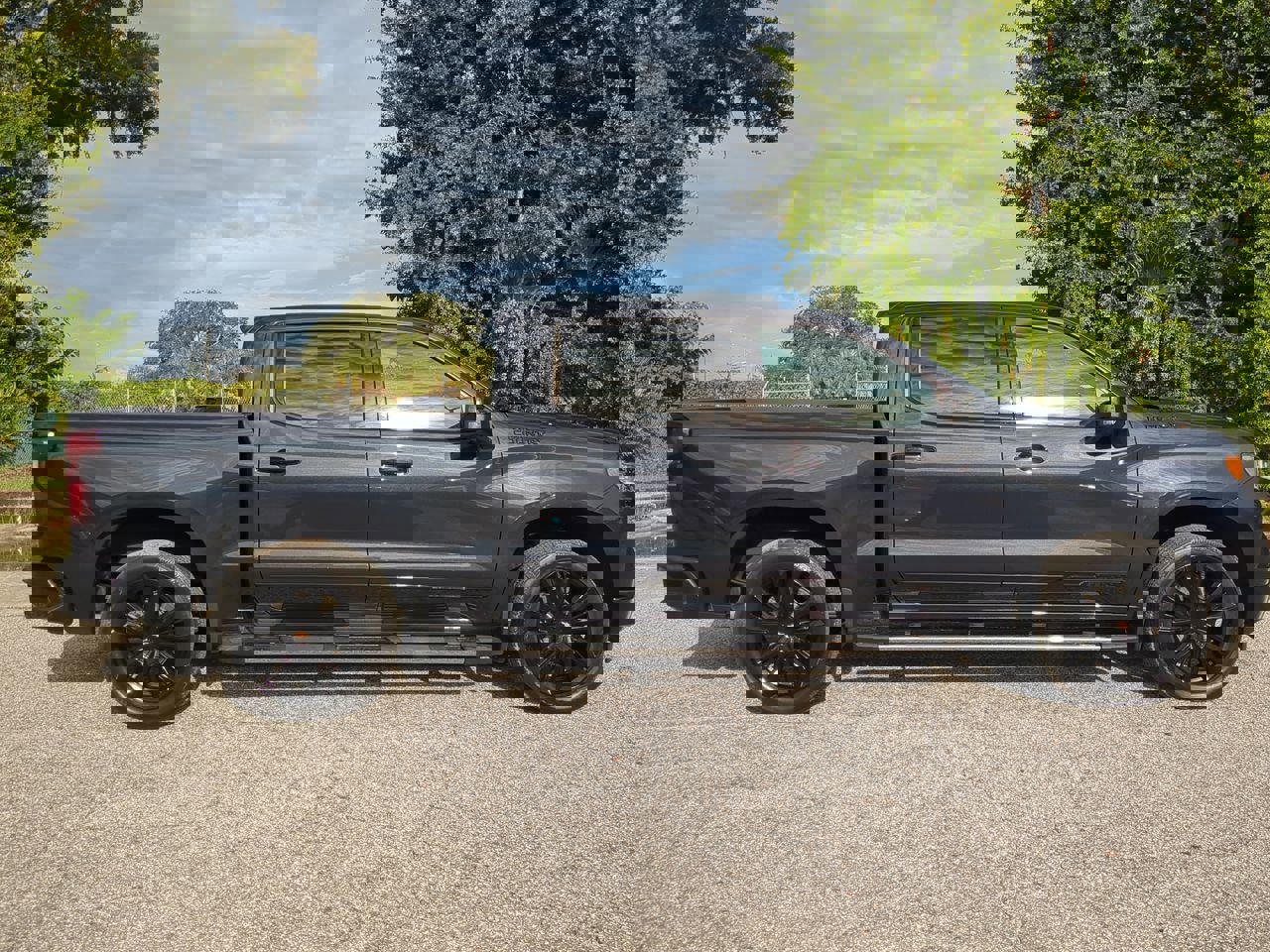 2023 Chevrolet Silverado 1500 High Country photo 3