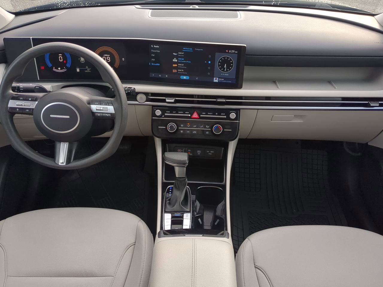 2025 Hyundai Tucson SE - Photo 14