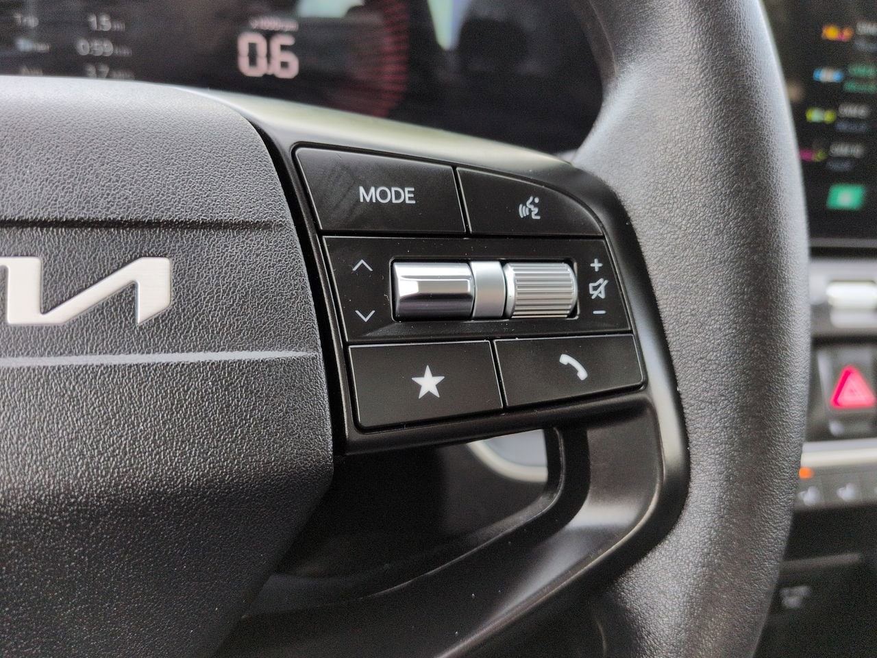 2025 Kia K4 LXS - Photo 22