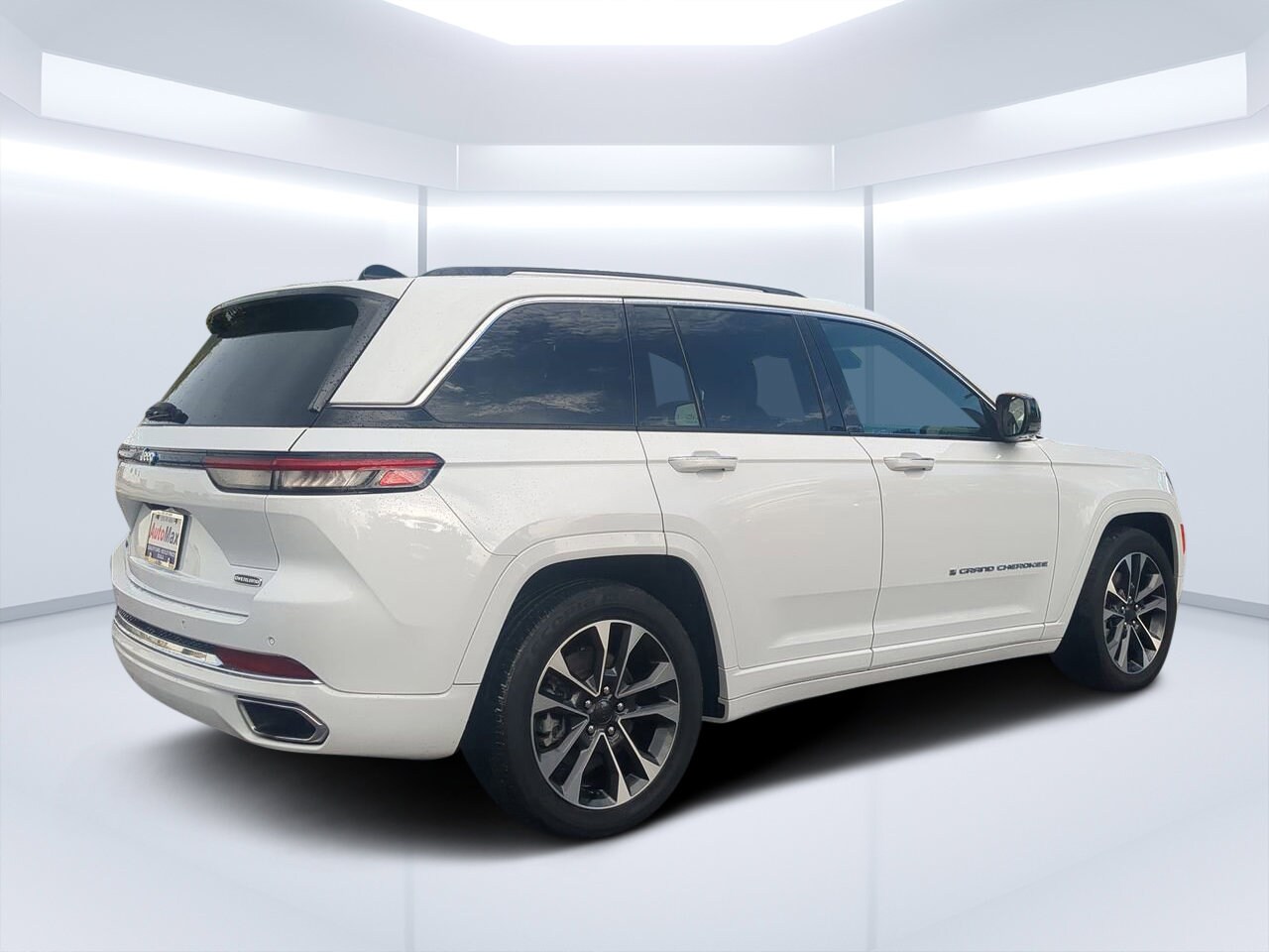 2023 Jeep Cherokee Overland 4xe photo 3