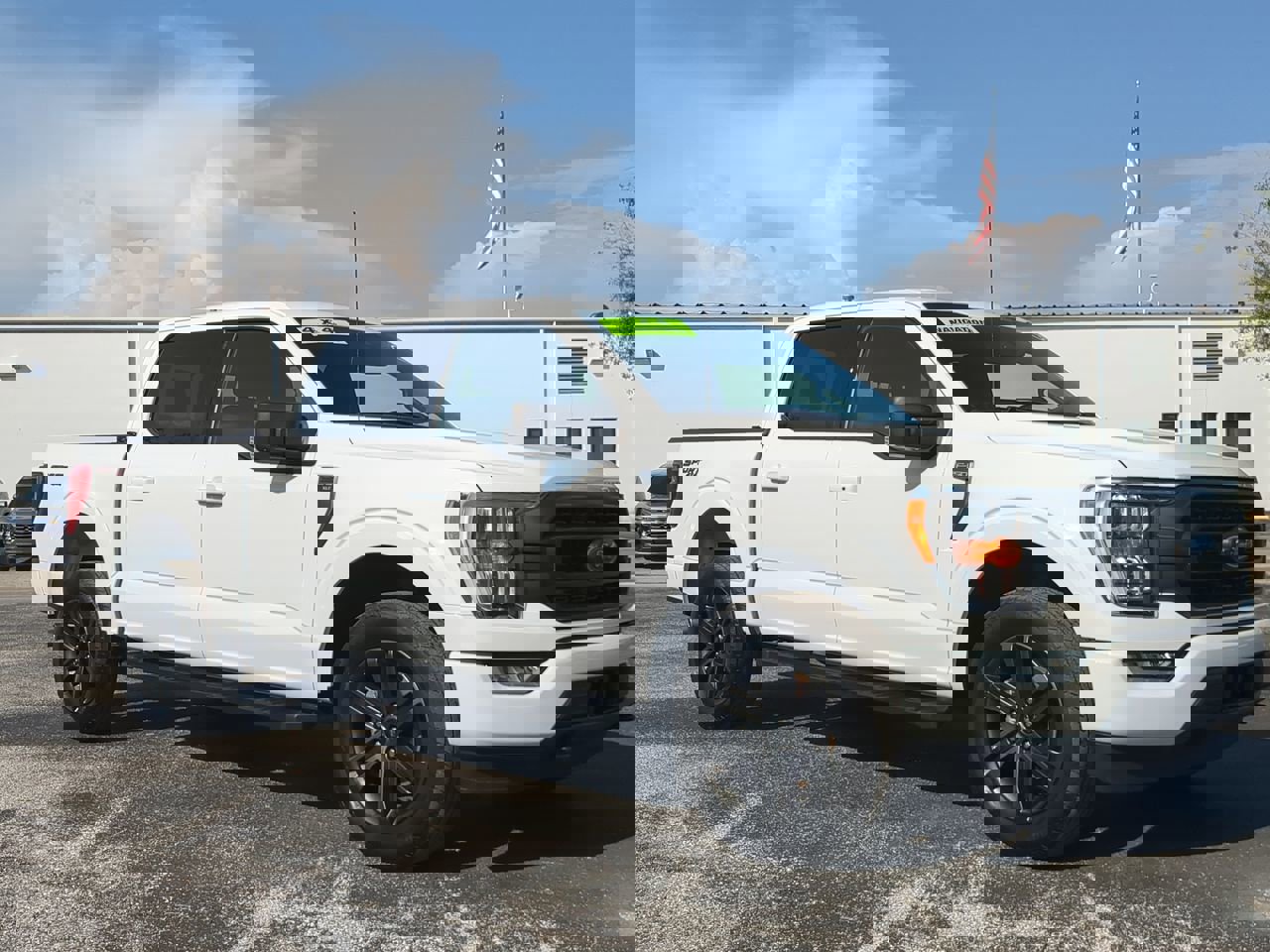 2022 Ford F-150 XLT photo 2