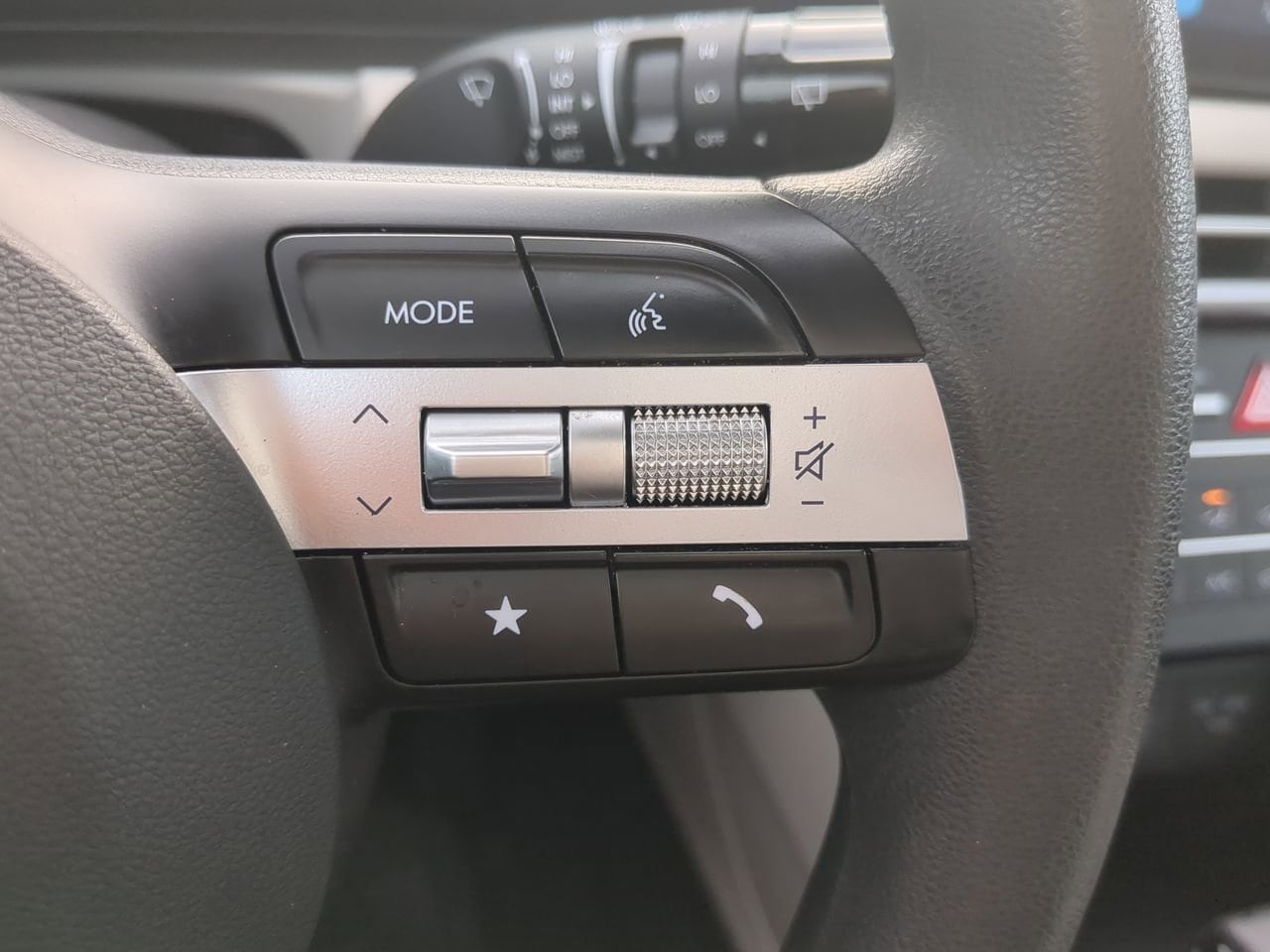 2025 Hyundai Tucson SE - Photo 23