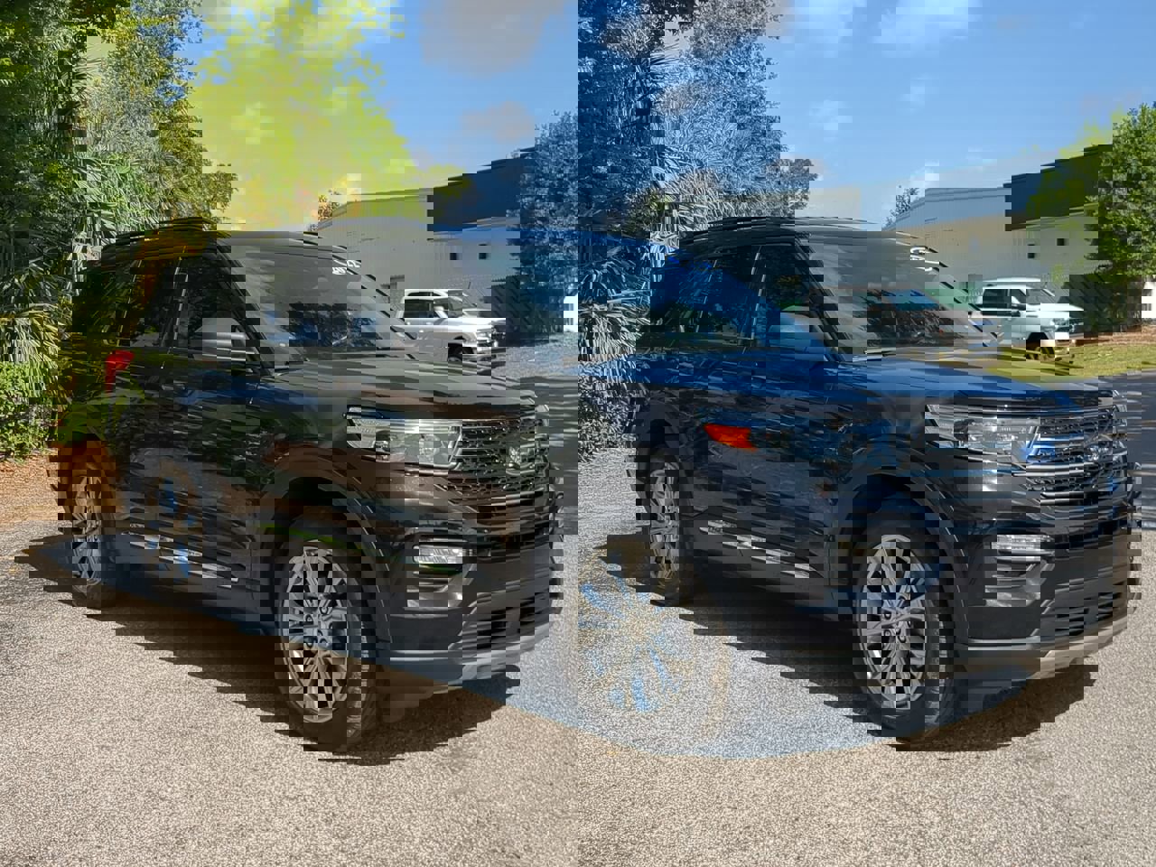 2022 Ford Explorer XLT photo 2