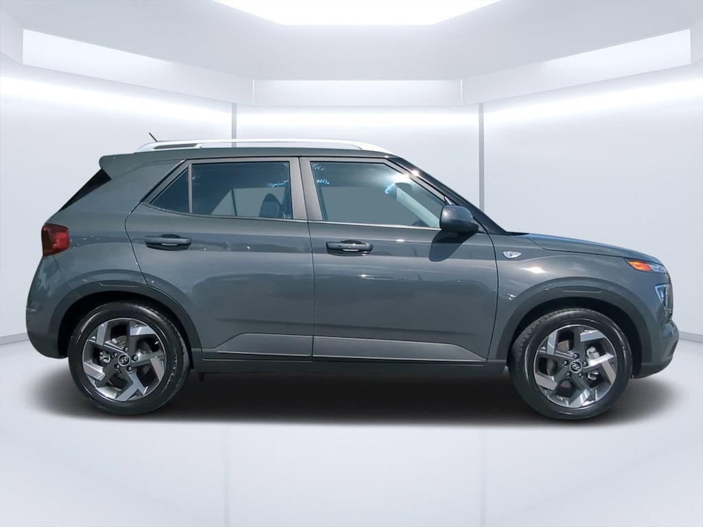 Used 2025 Hyundai Venue SEL SUV