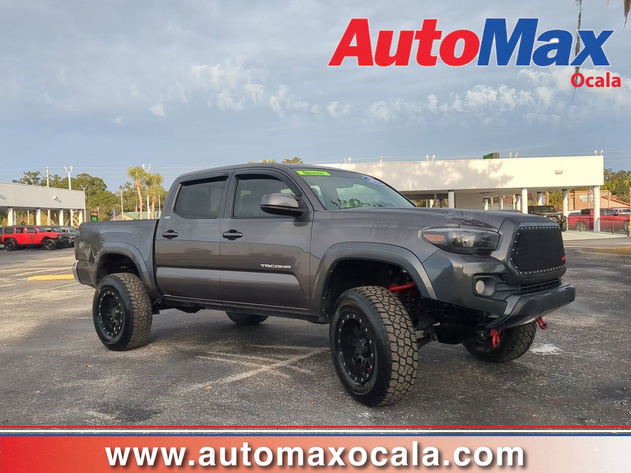 2017 Toyota Tacoma SR5's photo