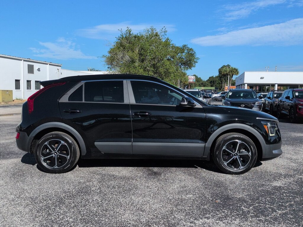 Used 2024 Kia Niro EX SUV