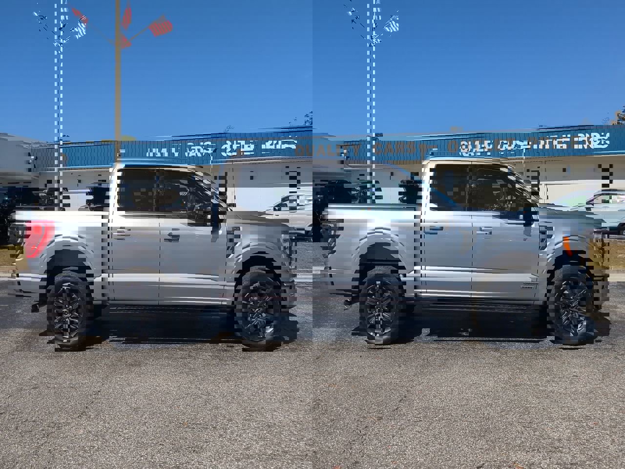 2023 Ford F-150 XLT photo 3