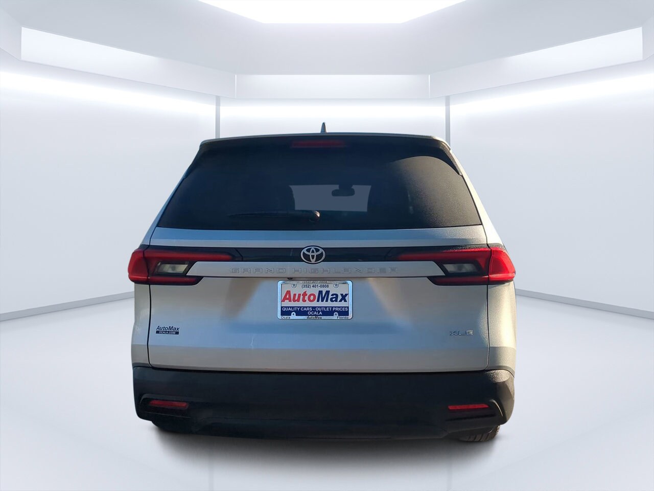 2025 Toyota Grand Highlander XLE photo 3