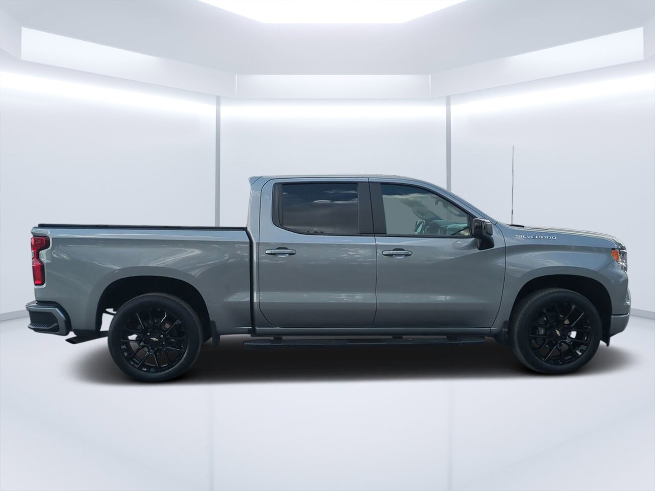 2024 Chevrolet Silverado 1500 RST photo 2