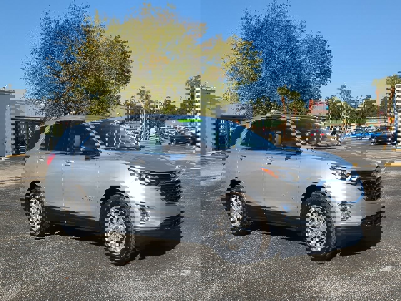 2019 Chevrolet Equinox LT photo 2