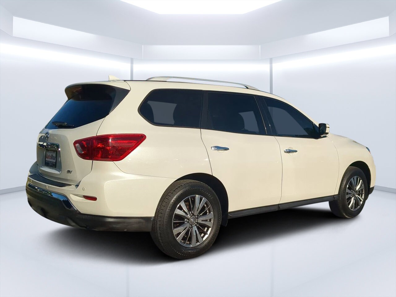 2019 Nissan Pathfinder SV photo 3