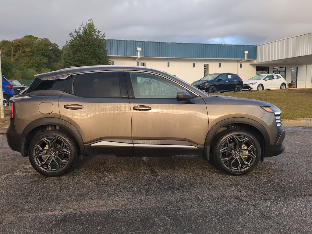 Used 2025 Nissan Kicks SR SUV