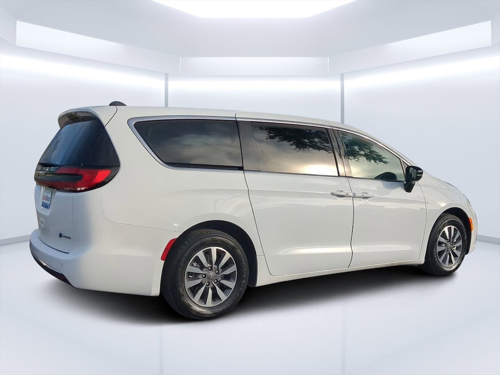 Used 2024 Chrysler Pacifica Plug-In Hybrid Hybrid Select Van Passenger Van