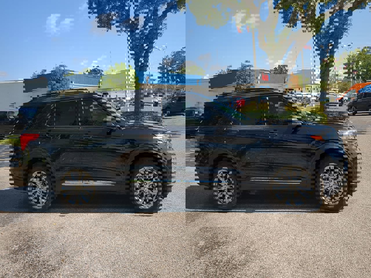 2022 Ford Explorer XLT photo 3