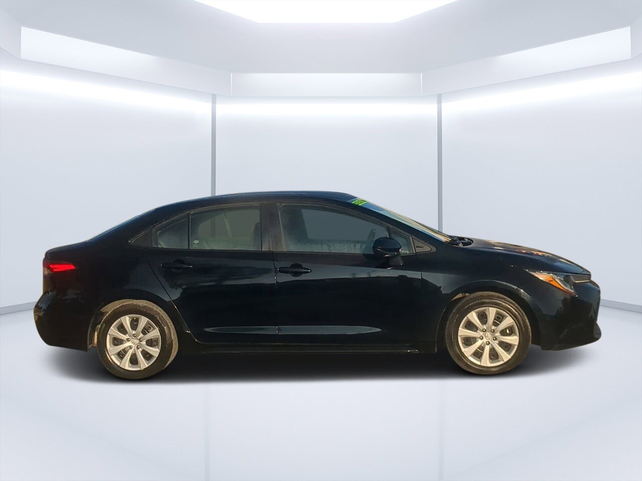 2023 Toyota Corolla LE photo 2