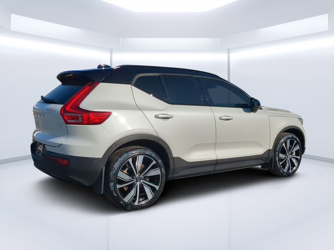 2022 Volvo XC40 Recharge Twin Ultimate photo 3