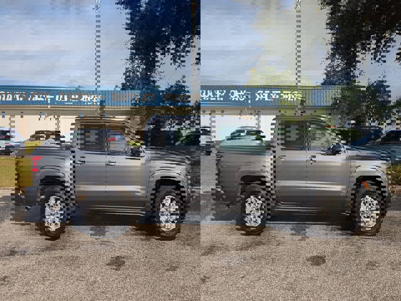 2024 Nissan Frontier SV photo 3