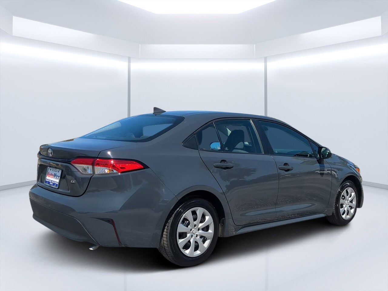 2023 Toyota Corolla LE photo 2