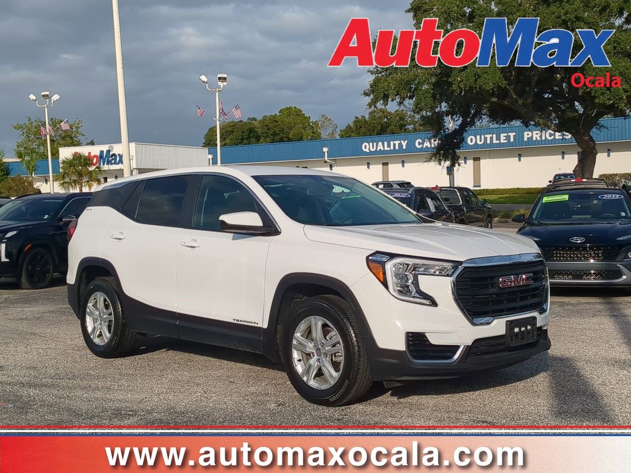 2024 GMC Terrain SLE's photo