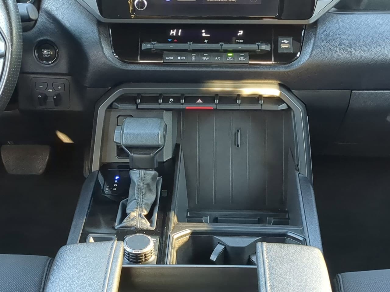 2025 Toyota Tundra SR5 - Photo 18