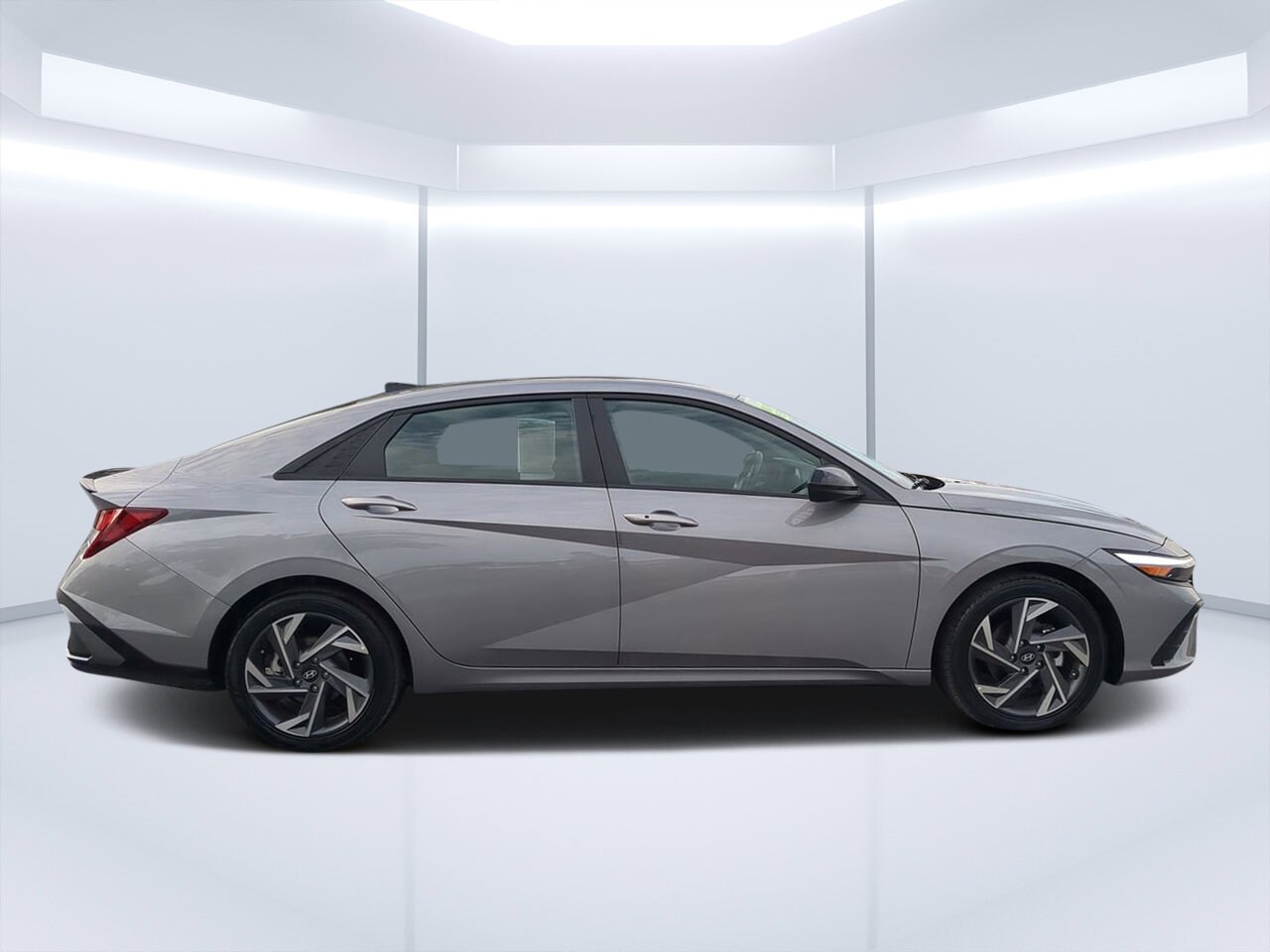 2025 Hyundai Elantra SEL Sport photo 2
