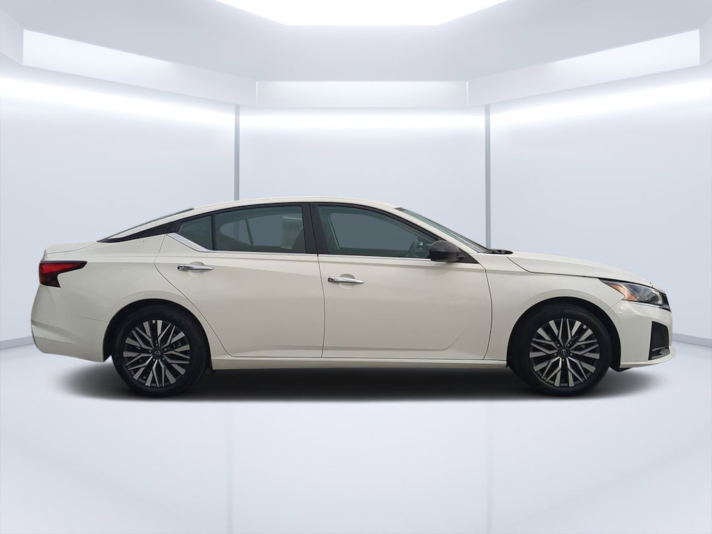 Used 2025 Nissan Altima SV Sedan