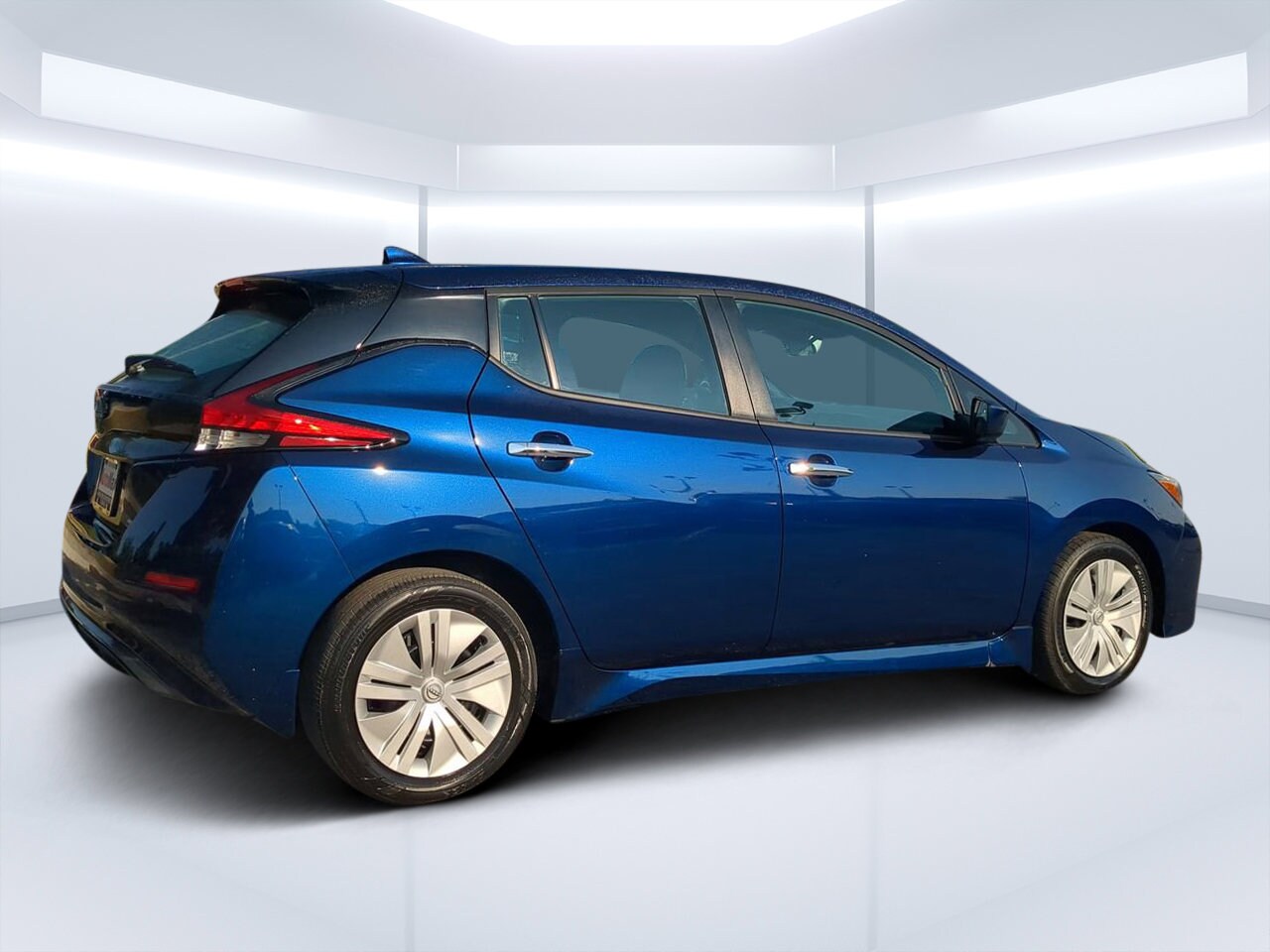 2023 Nissan Leaf S photo 2