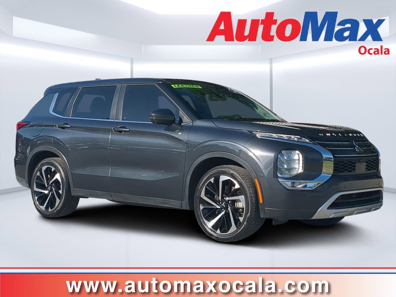 2024 Mitsubishi Outlander SE 2WD's photo