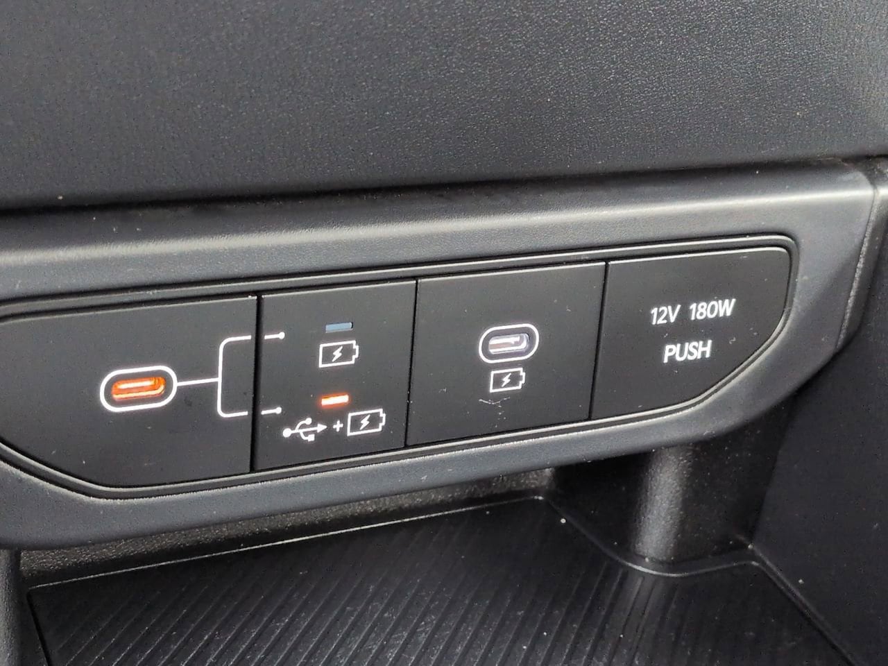 2025 Kia K4 LXS - Photo 19