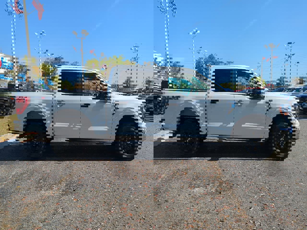 2023 Ford F-150 XLT photo 3