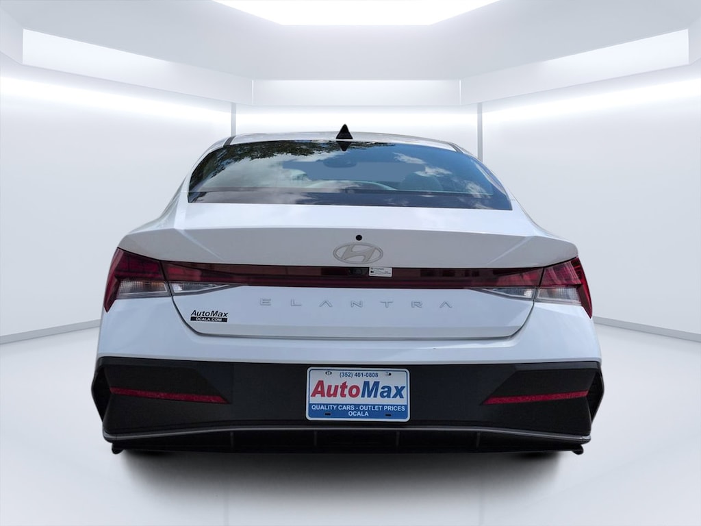Used 2025 Hyundai Elantra SEL Convenience Sedan