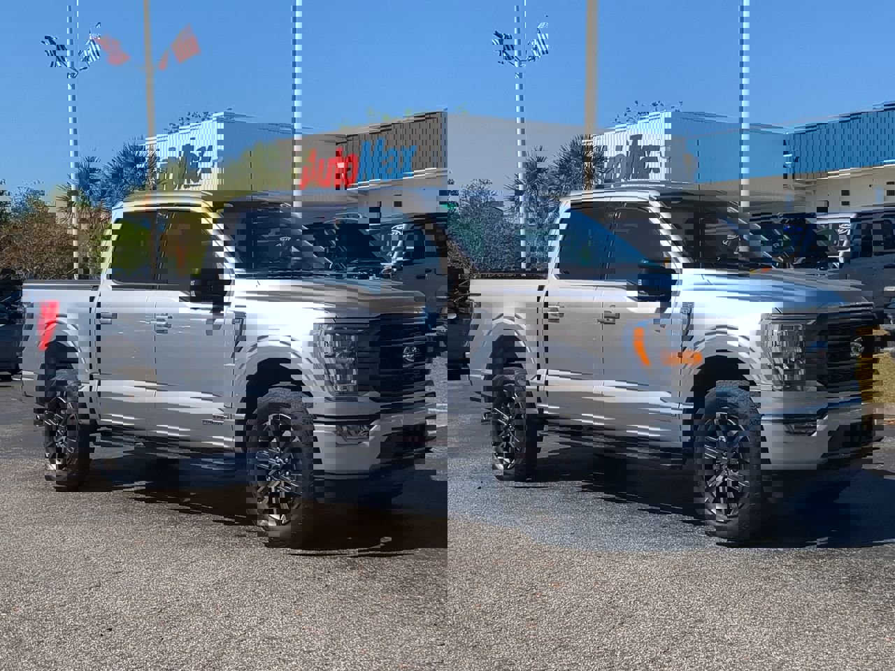 2023 Ford F-150 XLT photo 2