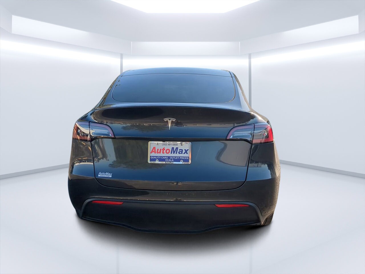 2024 Tesla Model Y Long Range photo 3