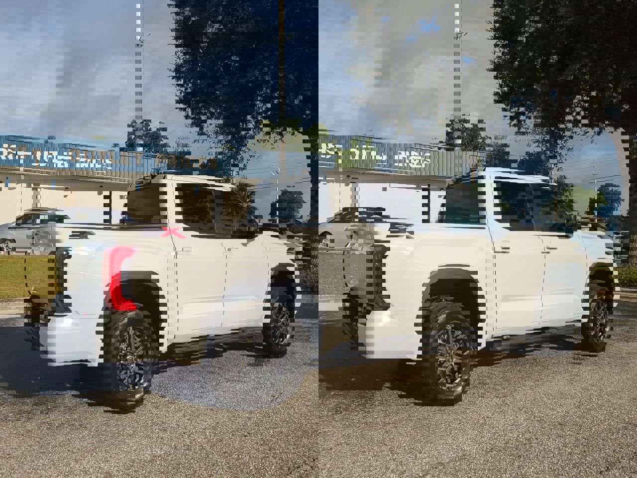 2024 Toyota Tundra SR5 photo 4