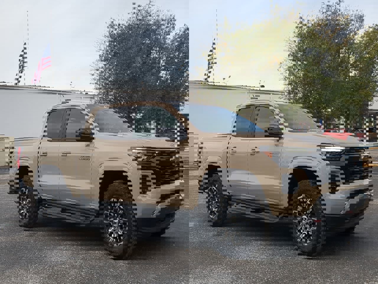 2024 Chevrolet Colorado Z71 photo 2